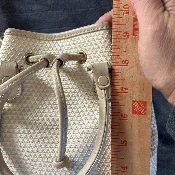 Vintage 1983 Liz Claiborne Drawstring Bucket Shoulder Bag Cream & Tan Triangles - Picture 15 of 15